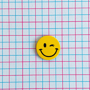 PIN ✦ CARITA GUIÑO ACRILICO