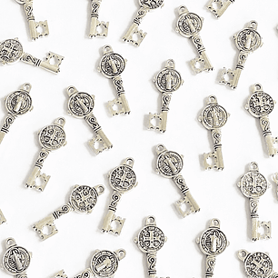 DIJE ✦ LLAVE SAN BENITO ZAMAK