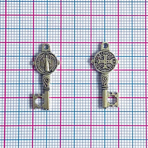 DIJE ✦ LLAVE SAN BENITO ZAMAK