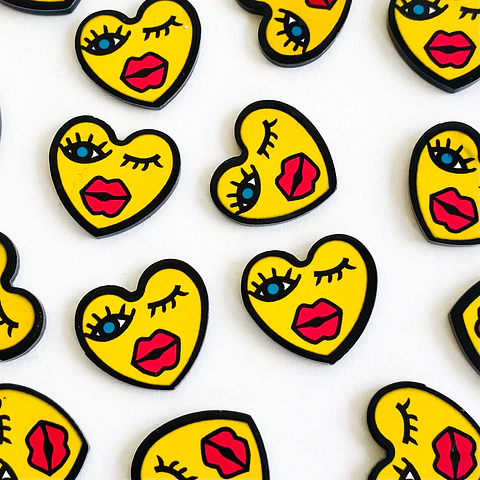 PIN ✦ CORAZÓN ACRILICO