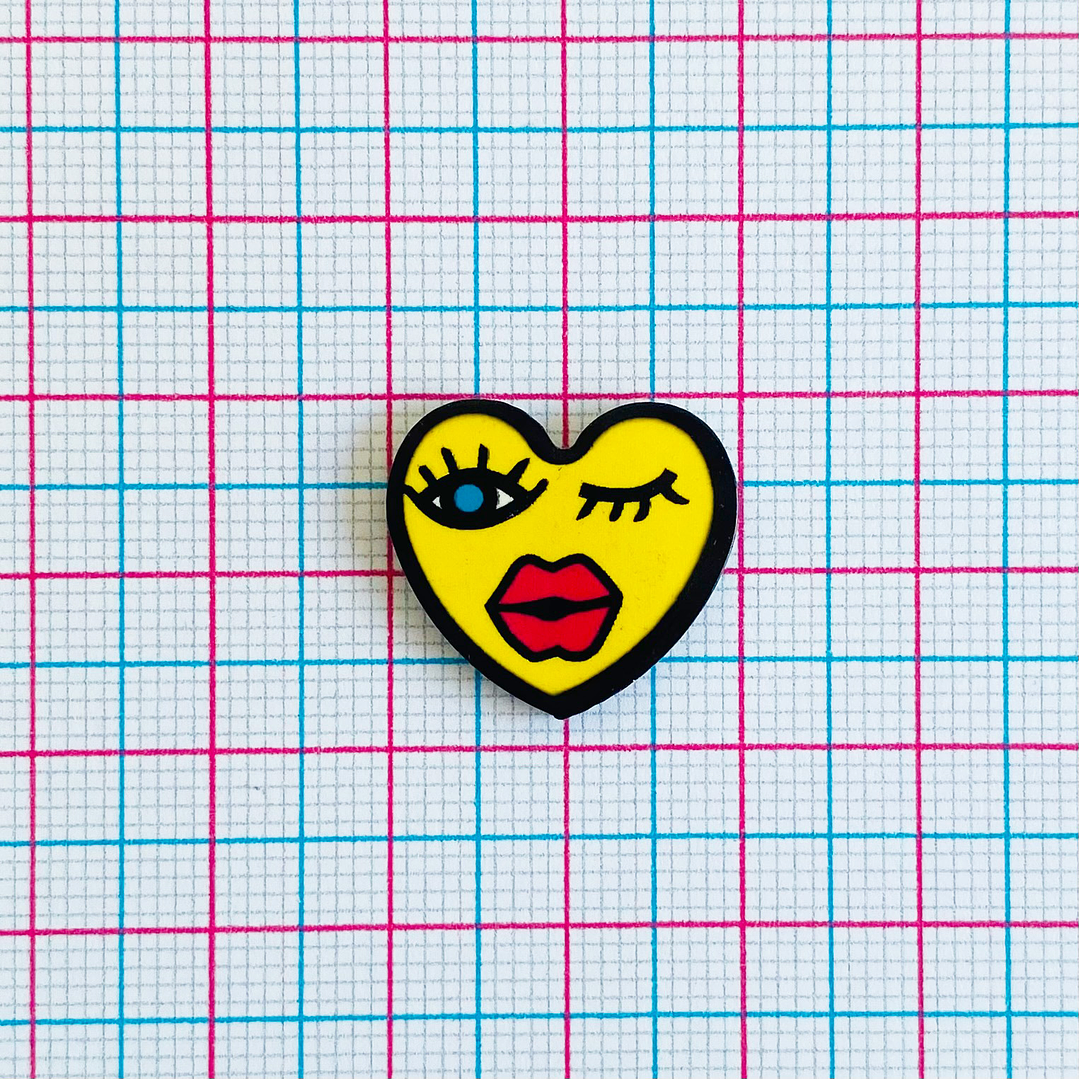 PIN ✦ CORAZÓN ACRILICO 2