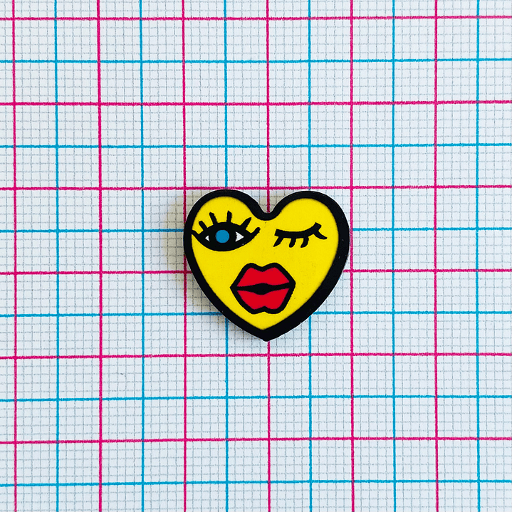 PIN ✦ CORAZÓN ACRILICO 2