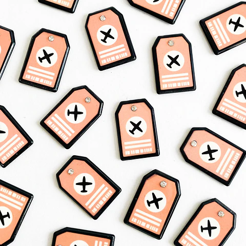 PIN ✦ TAG EQUIPAJE ACRILICO