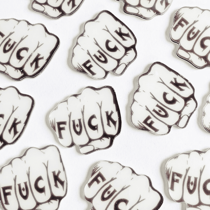 PIN ✦ PUÑO ACRILICO 1