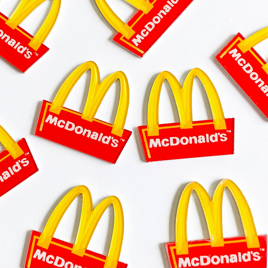 PIN ✦ LOGO ACRILICO 1