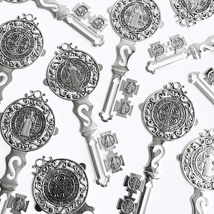 DIJE ✦ LLAVE SAN BENITO ZAMAK