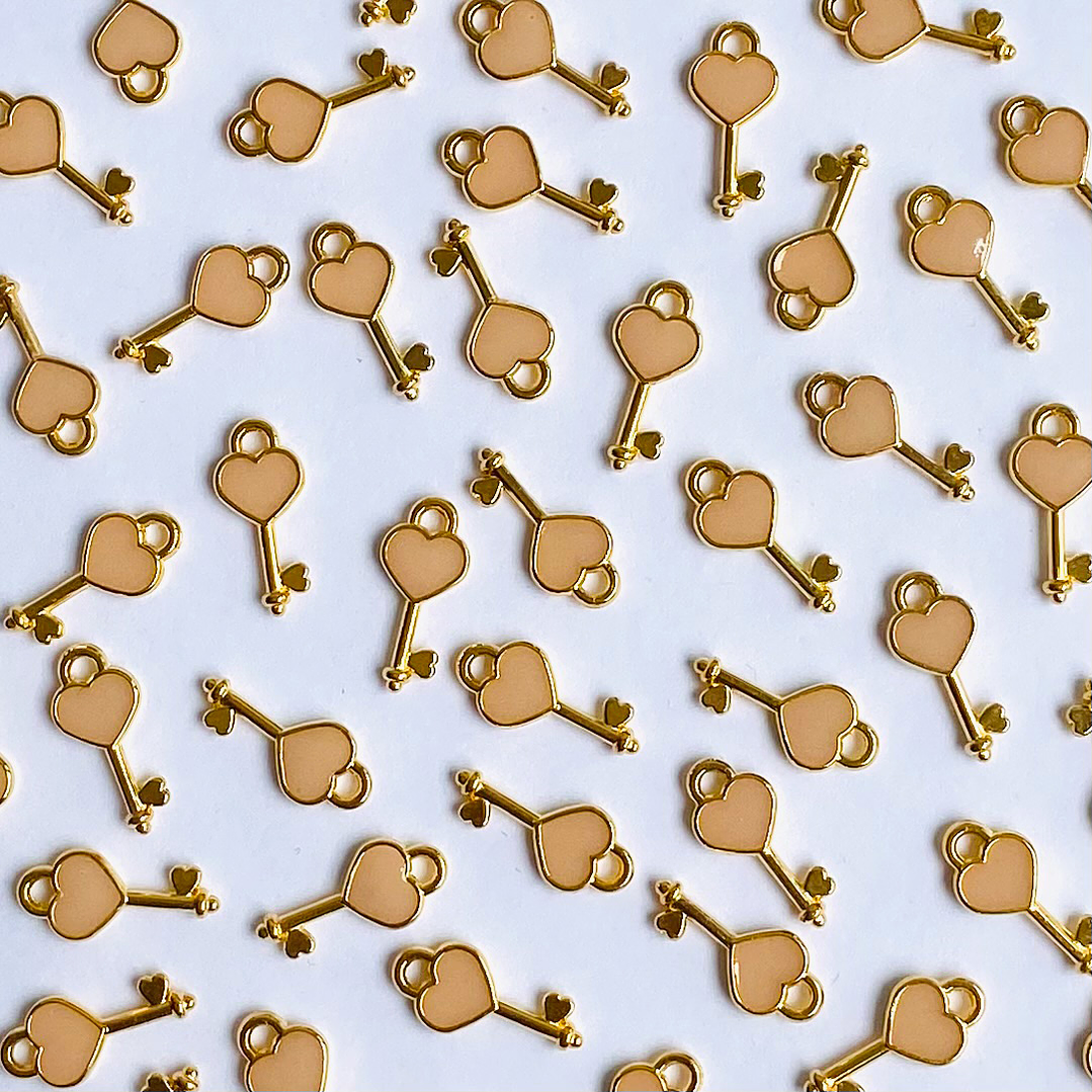 DIJE ✦ LLAVE BAÑO DE ORO (ELIGE TU COLOR FAVORITO)  14