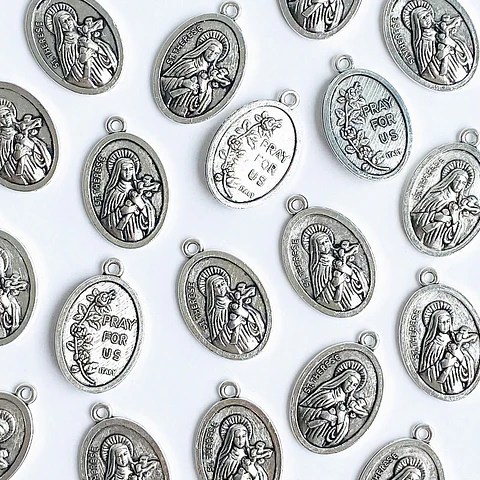 MEDALLA ✦ SANTA TERESA ZAMAK