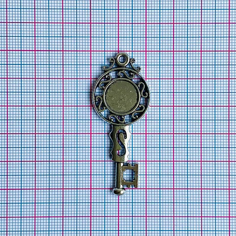 DIJE ✦ LLAVE EN ZAMAK