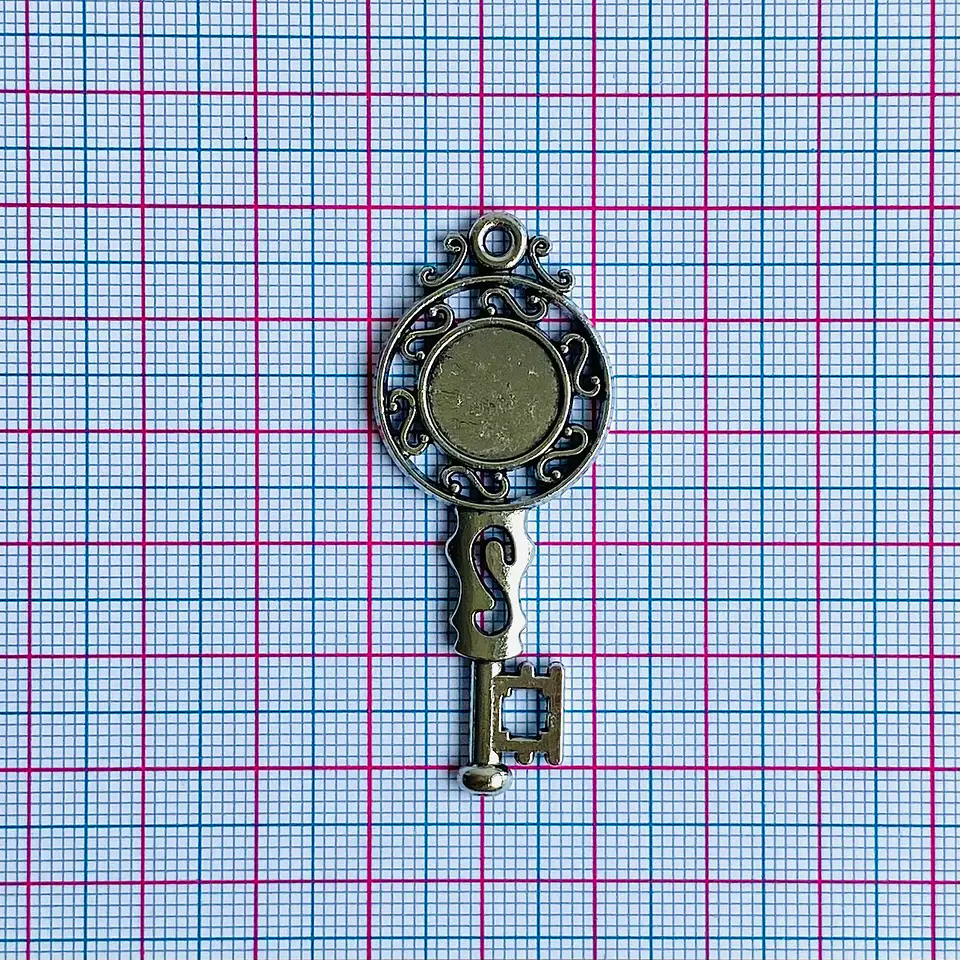 DIJE ✦ LLAVE EN ZAMAK 2