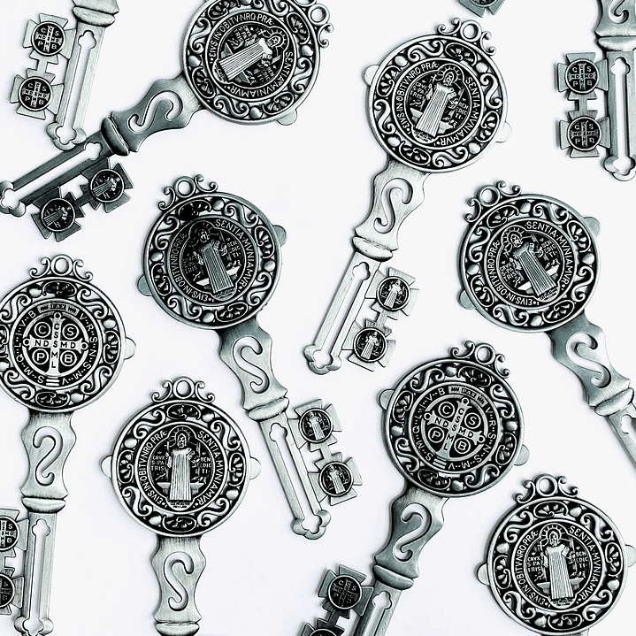 DIJE ✦ LLAVE SAN BENITO ZAMAK 1