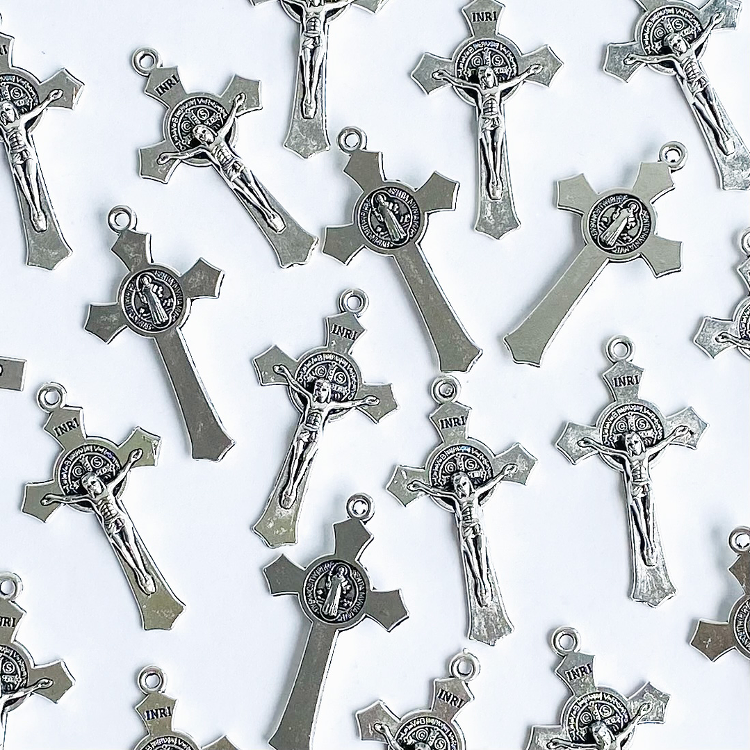 DIJE ✦ CRISTO / SAN BENITO EN ZAMAK 1