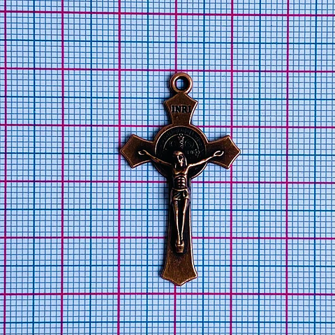 DIJE ✦ CRISTO / SAN BENITO EN ZAMAK