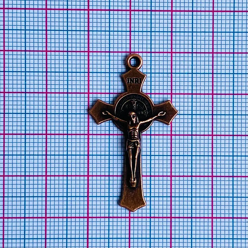 DIJE ✦ CRISTO / SAN BENITO EN ZAMAK 2