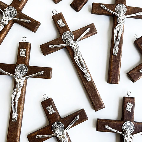 CRUZ ✦ DE PARED MADERA CON ZAMAK 