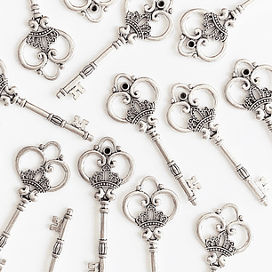 DIJE ✦ LLAVE EN ZAMAK