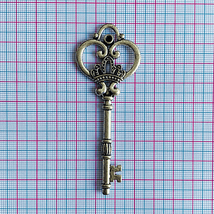 DIJE ✦ LLAVE EN ZAMAK