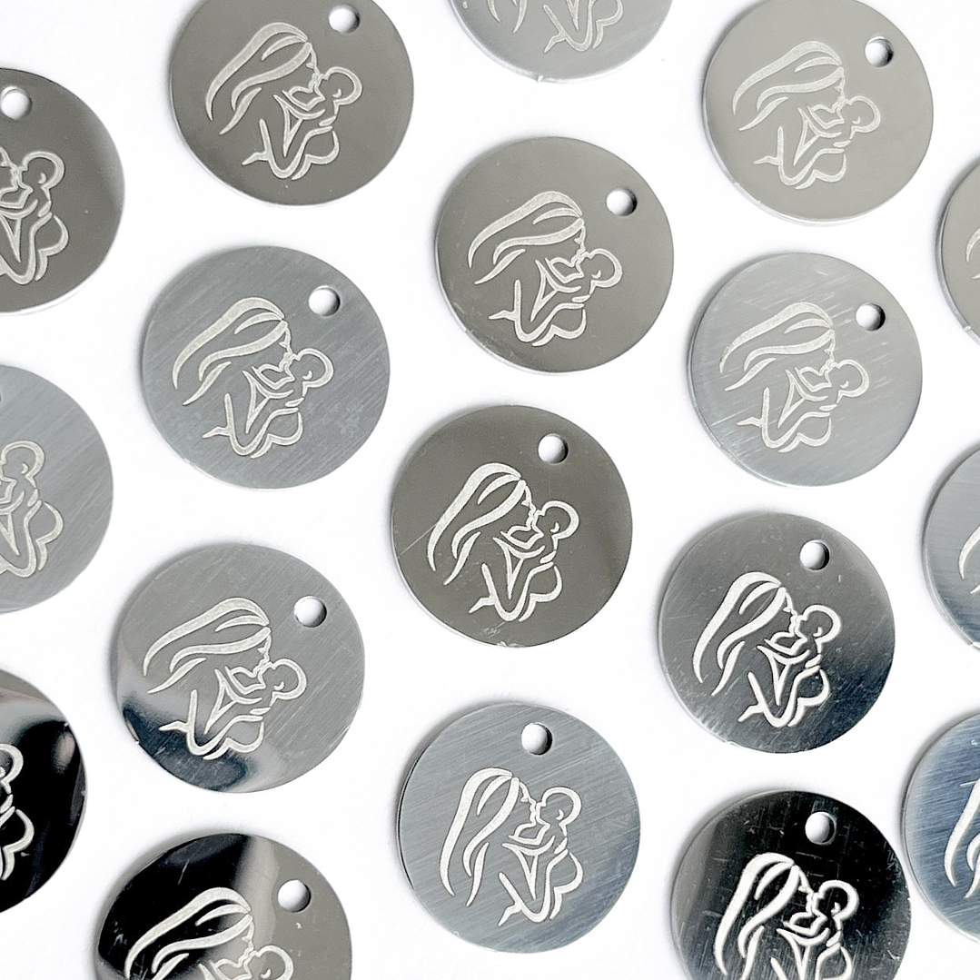 MEDALLA ✦ MAMÁ / BEBÉ EN ACERO 1