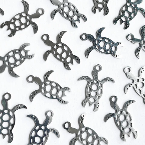 DIJE ✦ TORTUGA DE MAR ACERO