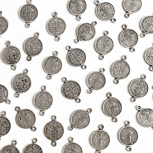 MEDALLA ✦ SAN BENITO EN ZAMAK