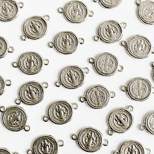 DIJE ✦ SAN BENITO EN ZAMAK 22*15 MM