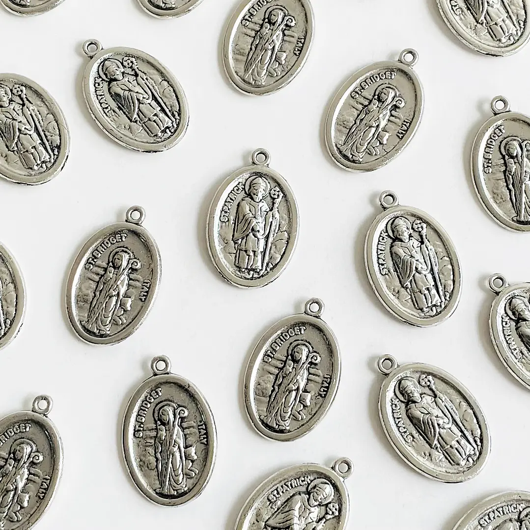 DIJE ✦ SANTA BRIDGET / SAN PATRICIO EN ZAMAK 1