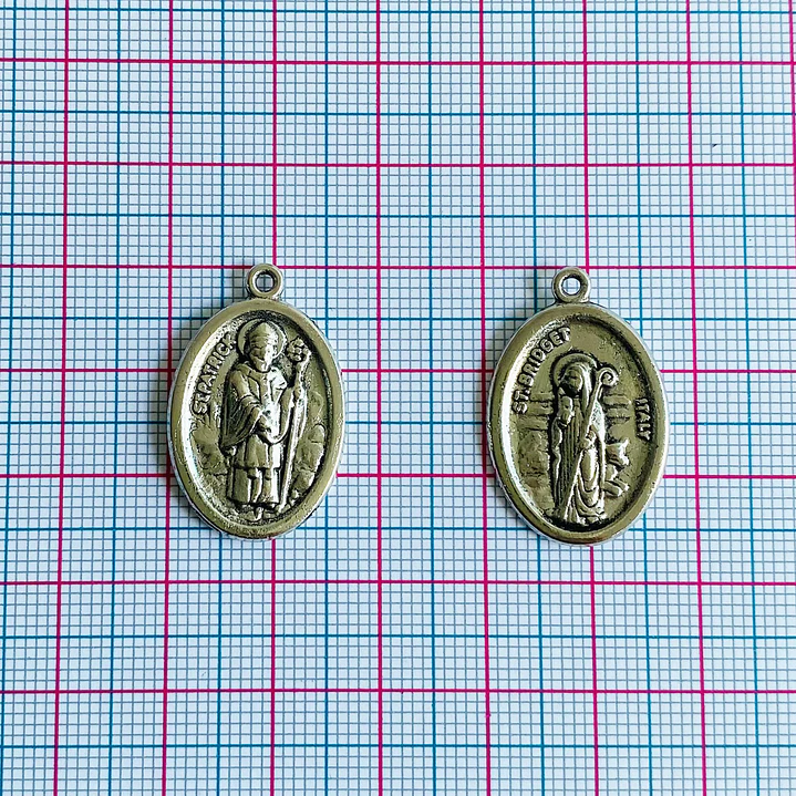 DIJE ✦ SANTA BRIDGET / SAN PATRICIO EN ZAMAK 2