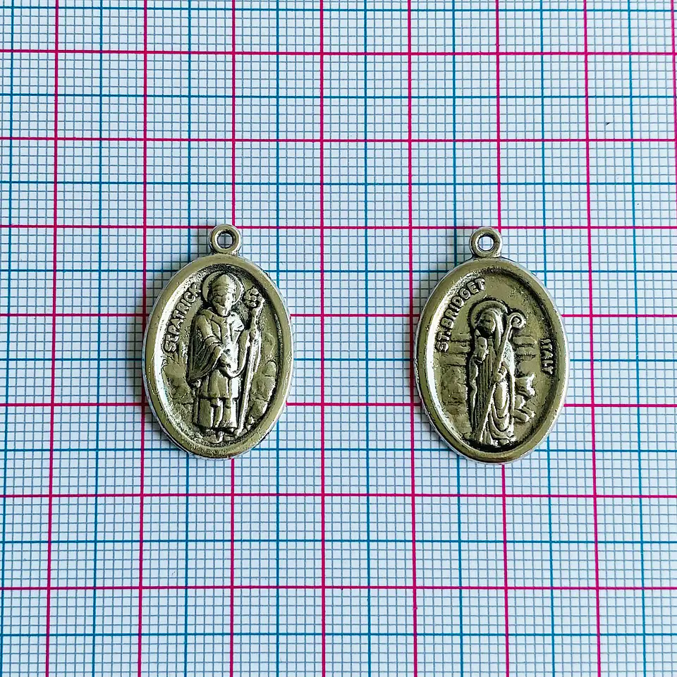 DIJE ✦ SANTA BRIDGET / SAN PATRICIO EN ZAMAK 2