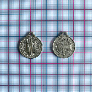 DIJE ✦ SAN BENITO EN PLASTIMETAL