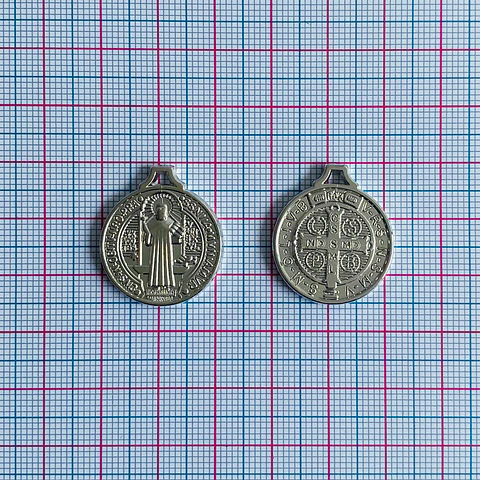 DIJE ✦ SAN BENITO EN PLASTIMETAL