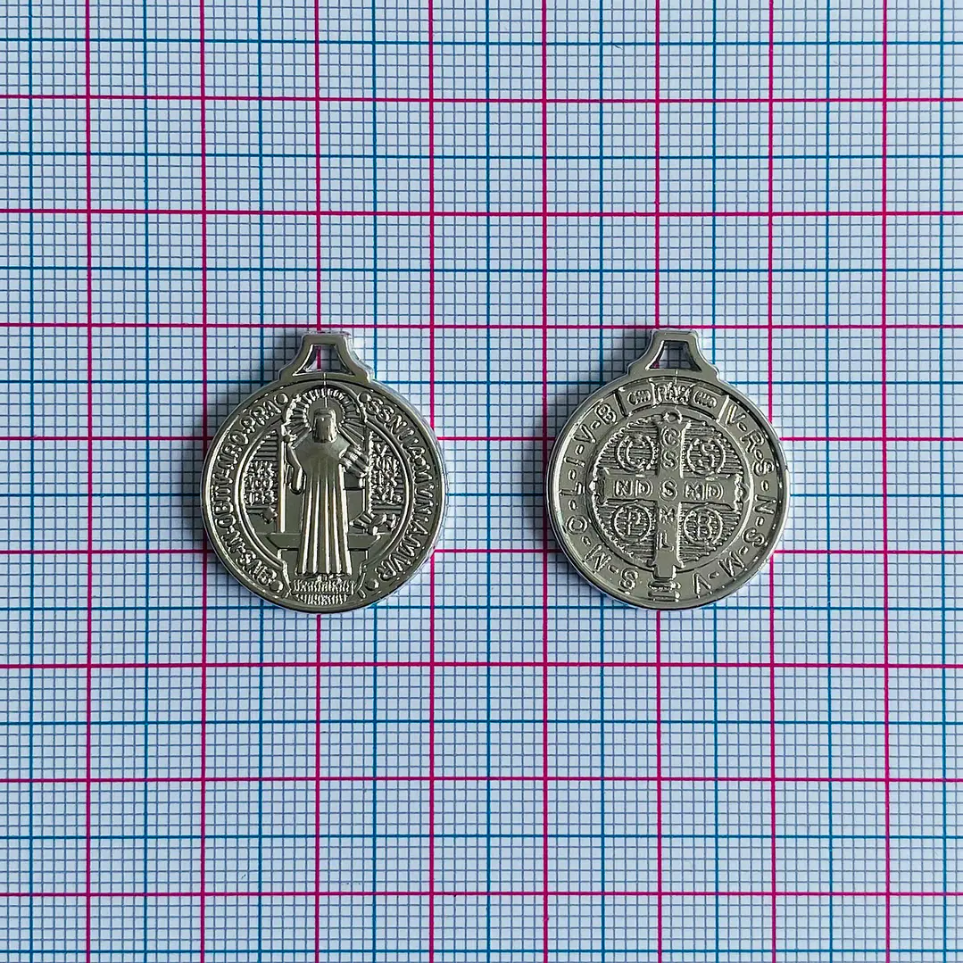 DIJE ✦ SAN BENITO EN PLASTIMETAL 2