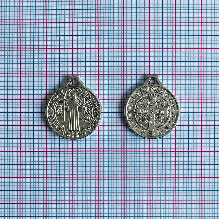 DIJE ✦ SAN BENITO EN PLASTIMETAL 2