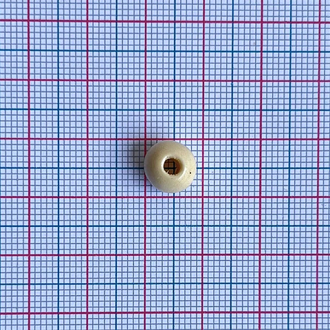 Bola beige • Madera • 7x8 mm