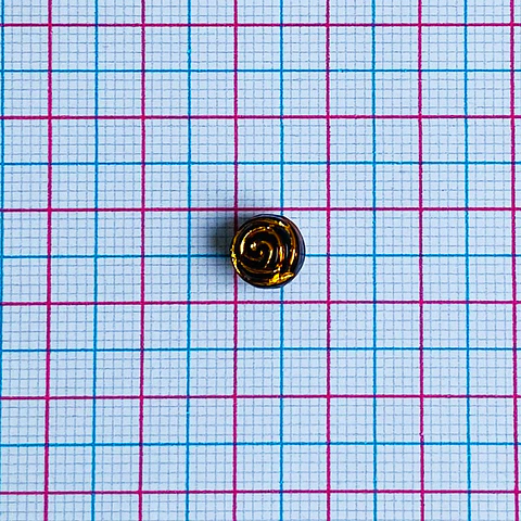 Rosa Mística negro/dorado • Plástica • 8 mm