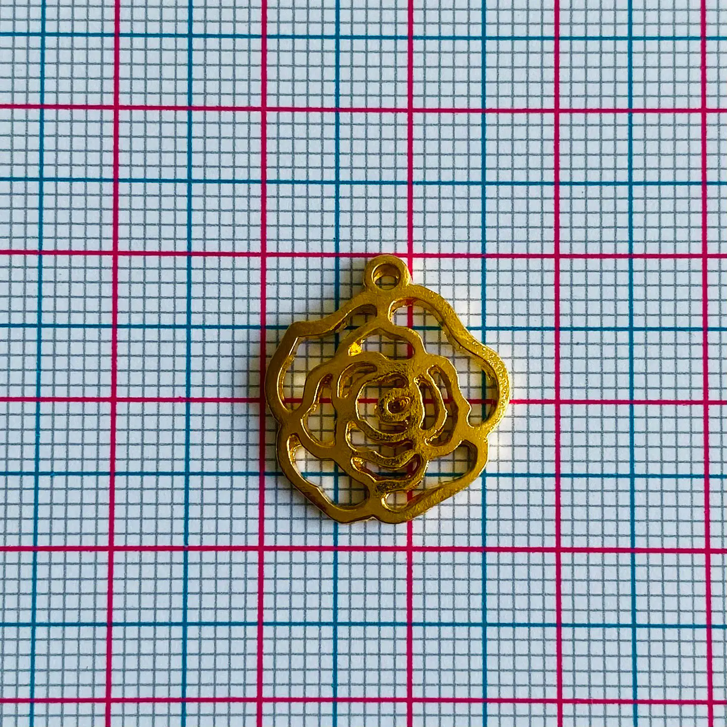Dije flor • Baño de oro • 16x18 mm                     2
