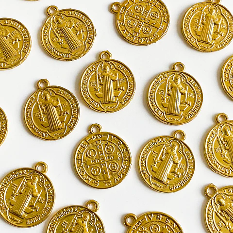 Medalla San Benito • Baño de Oro • 20X24 mm