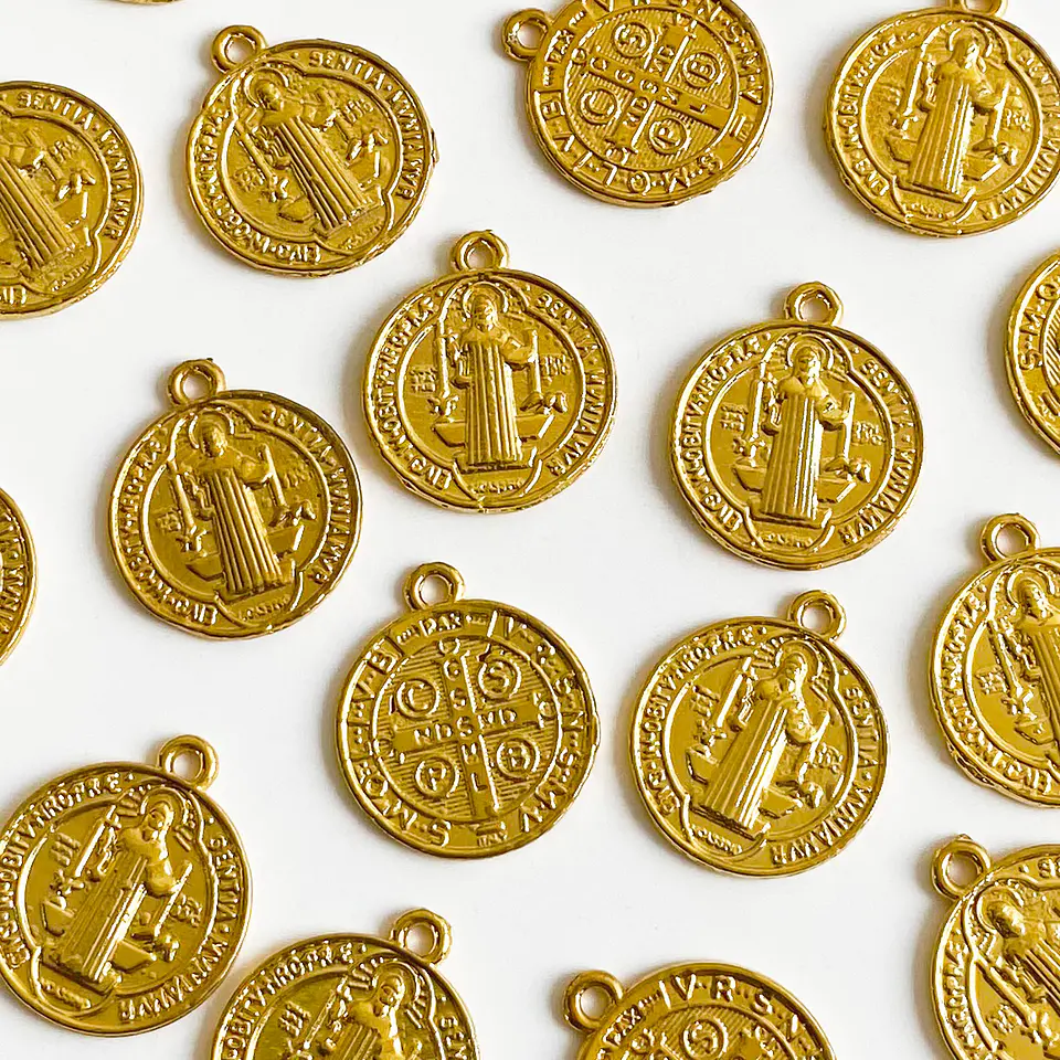Medalla San Benito • Baño de Oro • 20X24 mm 1