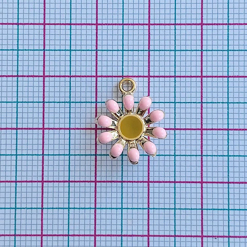 Dije Flor Margarita • Zamak Resina • 17x14 mm