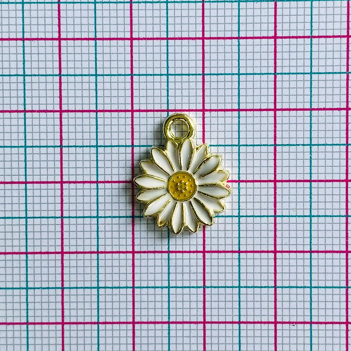 Dije Flor Margarita • Zamak Resina • 18x14 mm 2