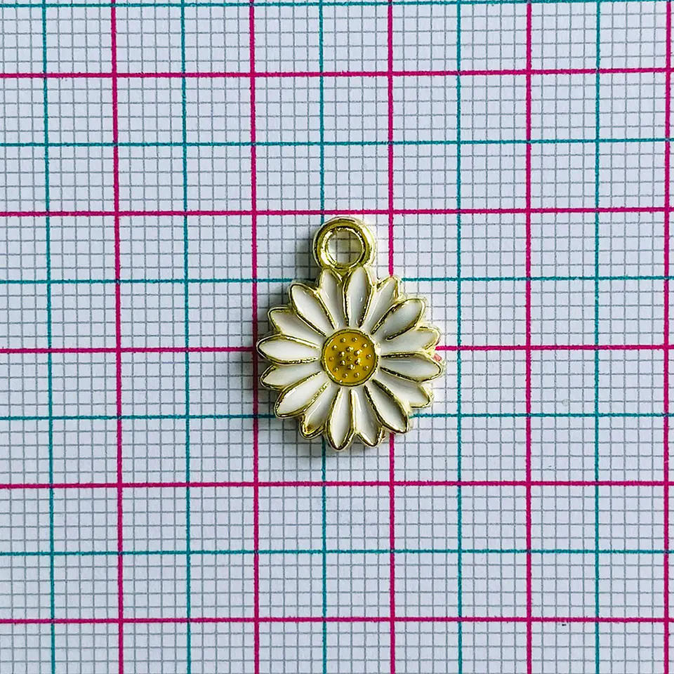 Dije Flor Margarita • Zamak Resina • 18x14 mm 2