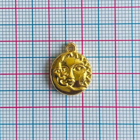 Dije Sol y Luna • Baño de Oro • 13x17 mm