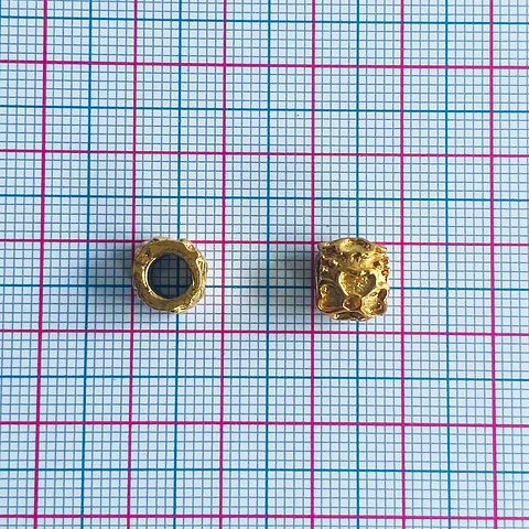 Separador Cilindro Corazón • Baño de Oro • 8x8 mm                