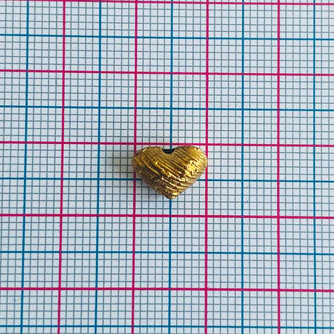 Separador Corazón Frizado • Baño de Oro • 10x7 mm