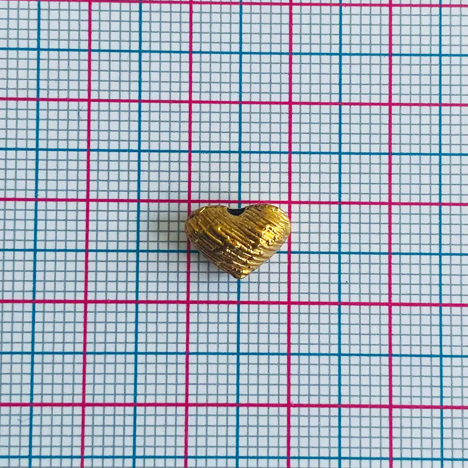 Separador Corazón Frizado • Baño de Oro • 10x7 mm 2