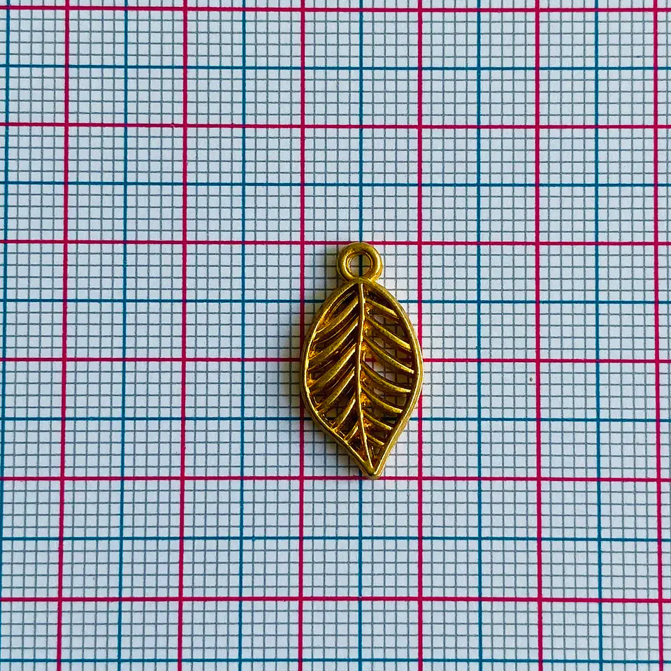 Dije Hoja Troquelada • Baño de Oro • 10x20 mm 2
