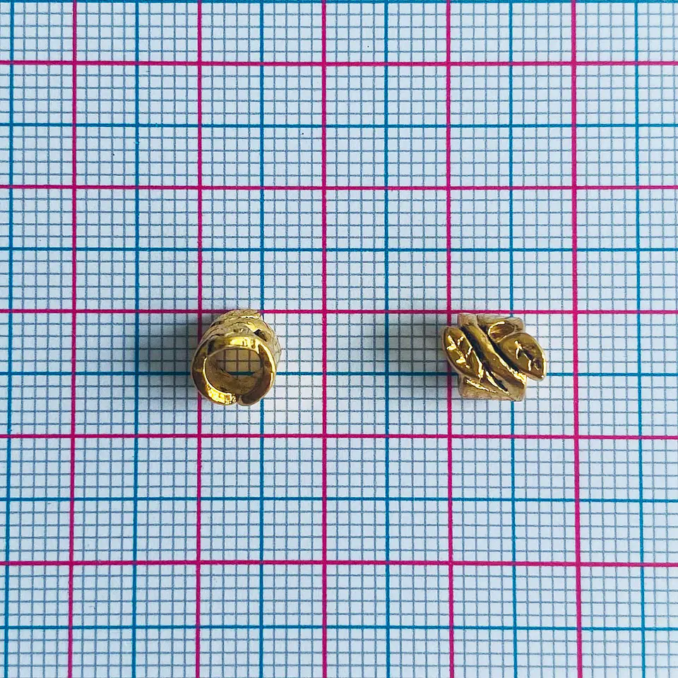 Separador Redondo Hojas • Baño de Oro • 7x8 mm 2