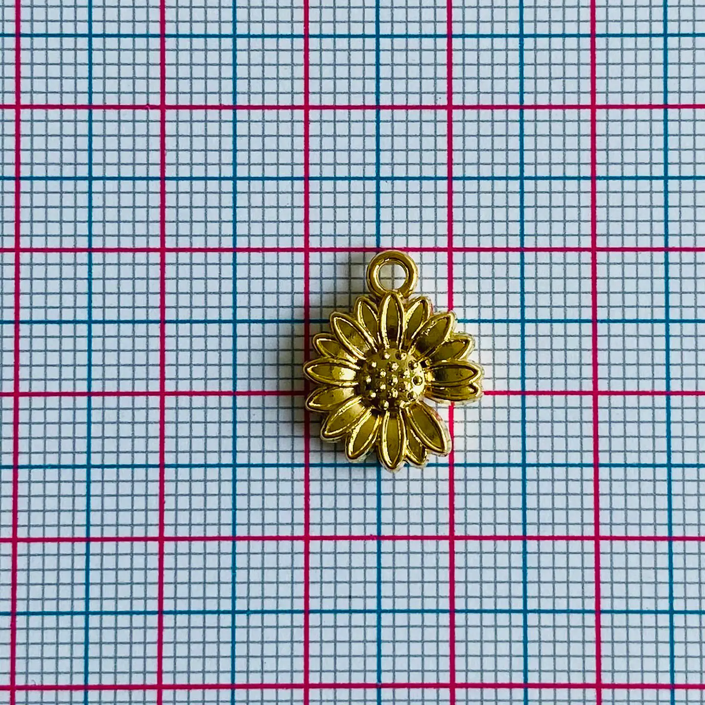 Dije Margarita Realista • Baño de Oro • 12x15 mm 2
