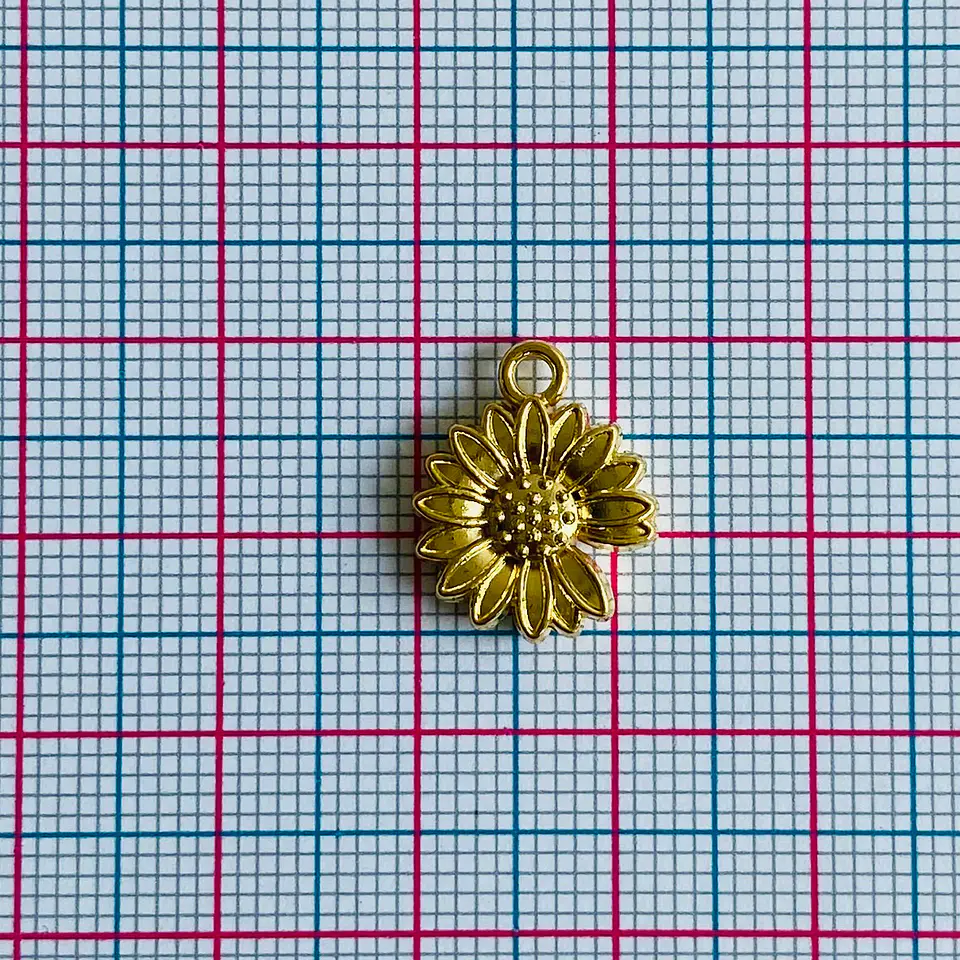 Dije Margarita Realista • Baño de Oro • 12x15 mm 2