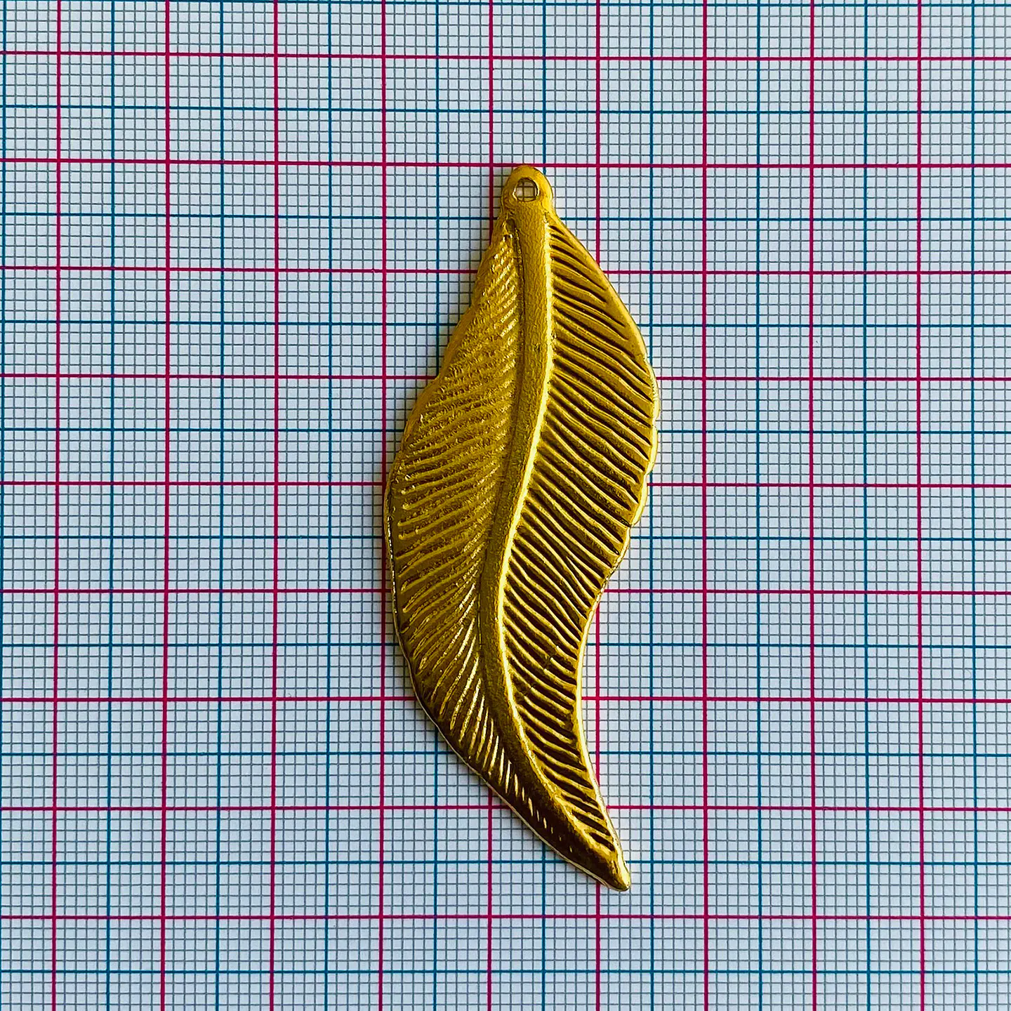 Dije Hoja Grande • Baño de Oro • 25x68 mm 2