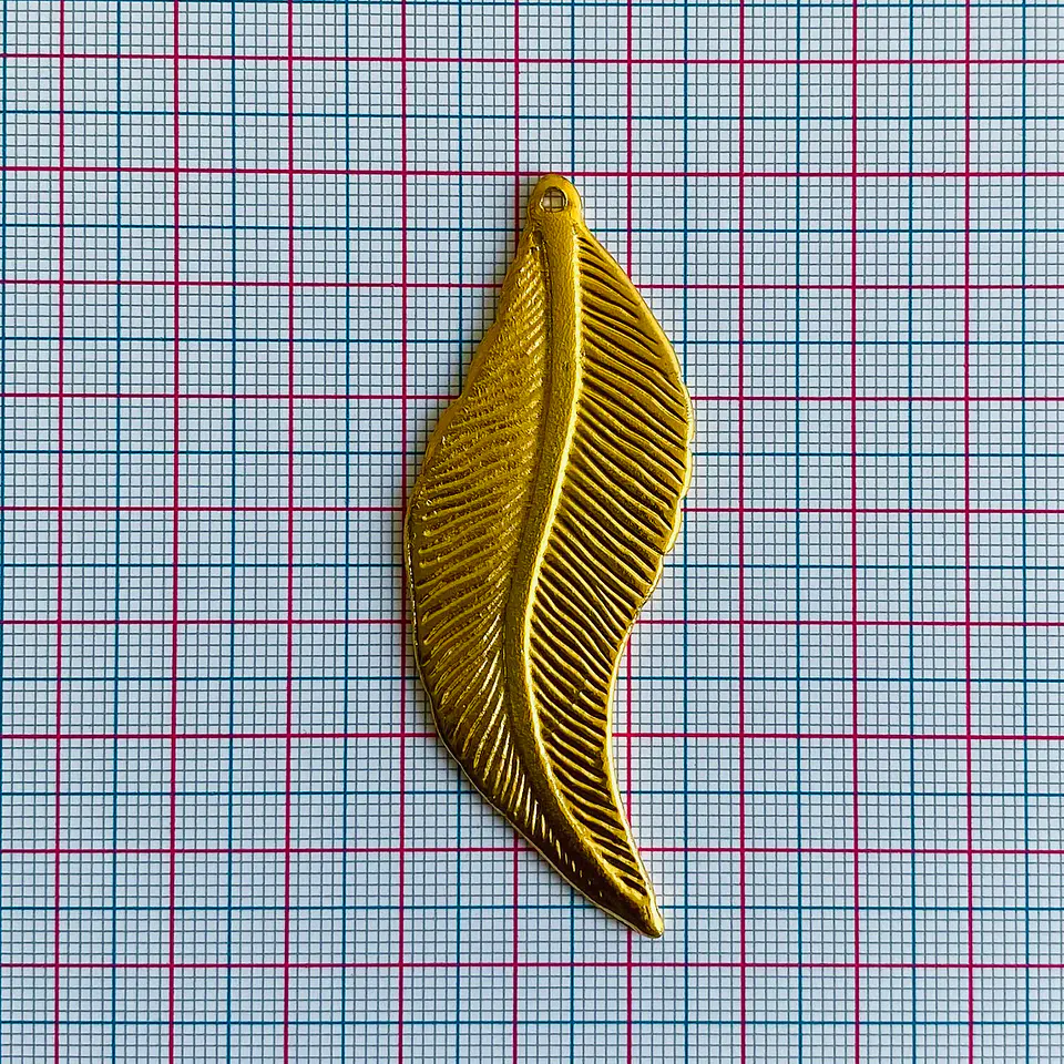 Dije Hoja Grande • Baño de Oro • 25x68 mm 2